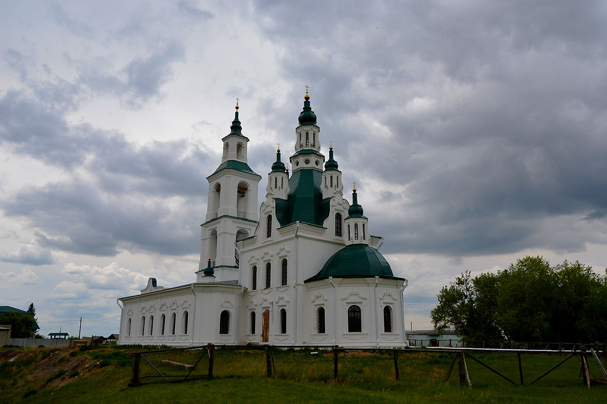 Погода в село большая рига шумихинский. Церковь трех святителей Карачельское. Большая Рига Курганская область храм. Село Карачельское.